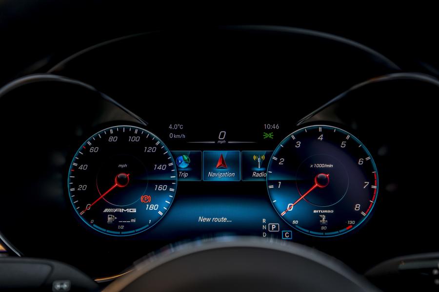 Панель приборов Mercedes-AMG GLC43 4Matic Coupe (C253) 2019 года  (UK) (фото 5 из 69)